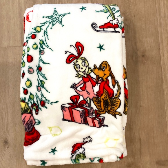 NWT The Grinch Dr Seuss Christmas White Color throw 60 x 70 Cindy-Lou Who Max - Picture 1 of 6